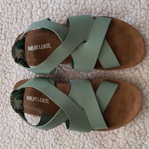 Mukluks About Mary Sling Back Sandals Size 7